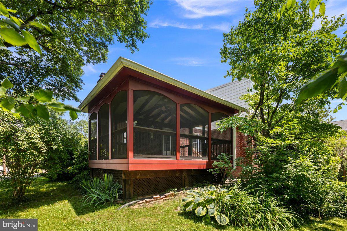 2320 N BUCHANAN ST, ARLINGTON, Virginia 22207, 5 Bedrooms Bedrooms, ,3 BathroomsBathrooms,Residential,For sale,2320 N BUCHANAN ST,VAAR2057922 MLS # VAAR2057922