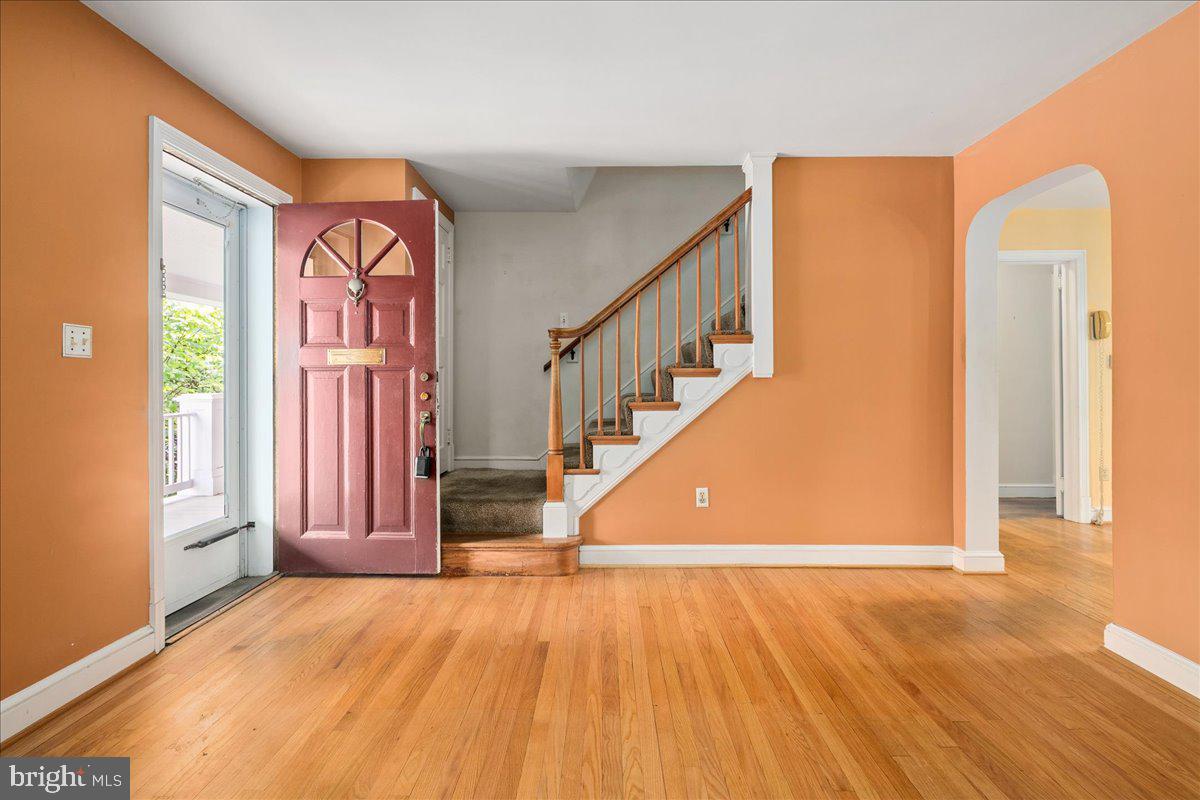 2320 N BUCHANAN ST, ARLINGTON, Virginia 22207, 5 Bedrooms Bedrooms, ,3 BathroomsBathrooms,Residential,For sale,2320 N BUCHANAN ST,VAAR2057922 MLS # VAAR2057922