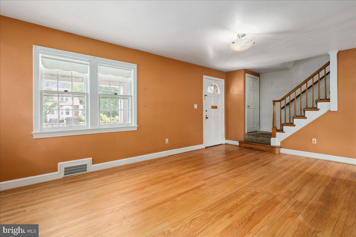 2320 N BUCHANAN ST, ARLINGTON, Virginia 22207, 5 Bedrooms Bedrooms, ,3 BathroomsBathrooms,Residential,For sale,2320 N BUCHANAN ST,VAAR2057922 MLS # VAAR2057922