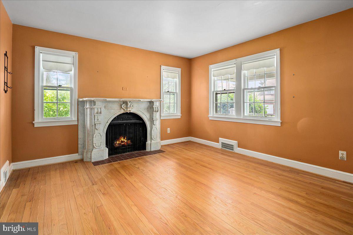 2320 N BUCHANAN ST, ARLINGTON, Virginia 22207, 5 Bedrooms Bedrooms, ,3 BathroomsBathrooms,Residential,For sale,2320 N BUCHANAN ST,VAAR2057922 MLS # VAAR2057922