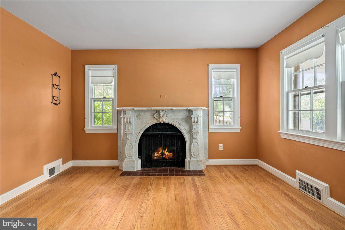 2320 N BUCHANAN ST, ARLINGTON, Virginia 22207, 5 Bedrooms Bedrooms, ,3 BathroomsBathrooms,Residential,For sale,2320 N BUCHANAN ST,VAAR2057922 MLS # VAAR2057922