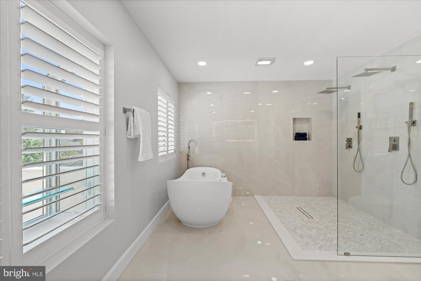 625 NALLS FARM WAY, GREAT FALLS, Virginia 22066, 5 Bedrooms Bedrooms, ,6 BathroomsBathrooms,Residential,For sale,625 NALLS FARM WAY,VAFX2243522 MLS # VAFX2243522