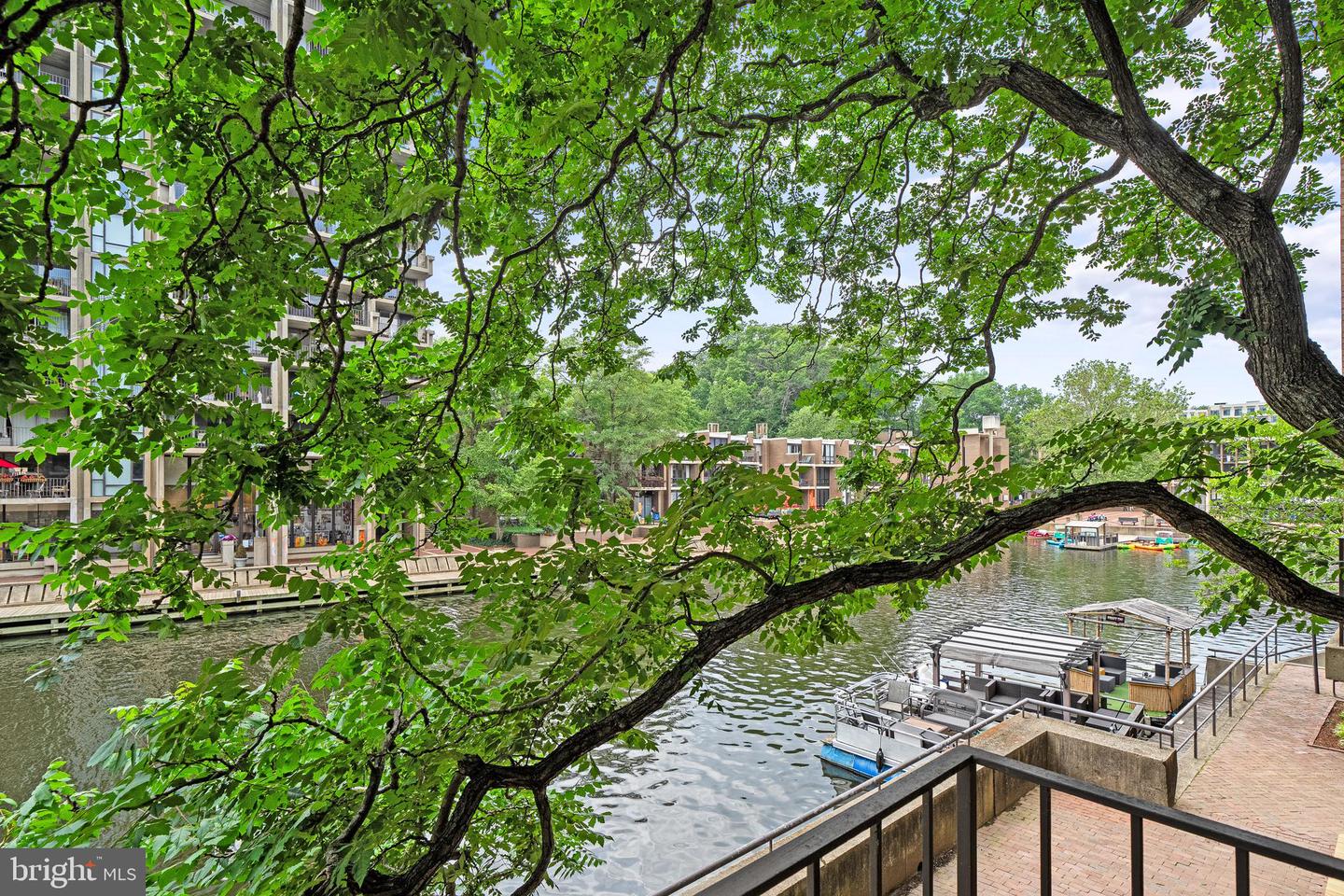 1674 CHIMNEY HOUSE RD, RESTON, Virginia 20190, 3 Bedrooms Bedrooms, ,2 BathroomsBathrooms,Residential,For sale,1674 CHIMNEY HOUSE RD,VAFX2245612 MLS # VAFX2245612