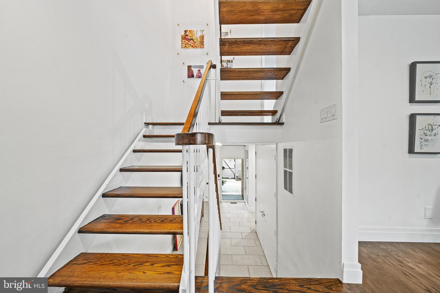 1674 CHIMNEY HOUSE RD, RESTON, Virginia 20190, 3 Bedrooms Bedrooms, ,2 BathroomsBathrooms,Residential,For sale,1674 CHIMNEY HOUSE RD,VAFX2245612 MLS # VAFX2245612