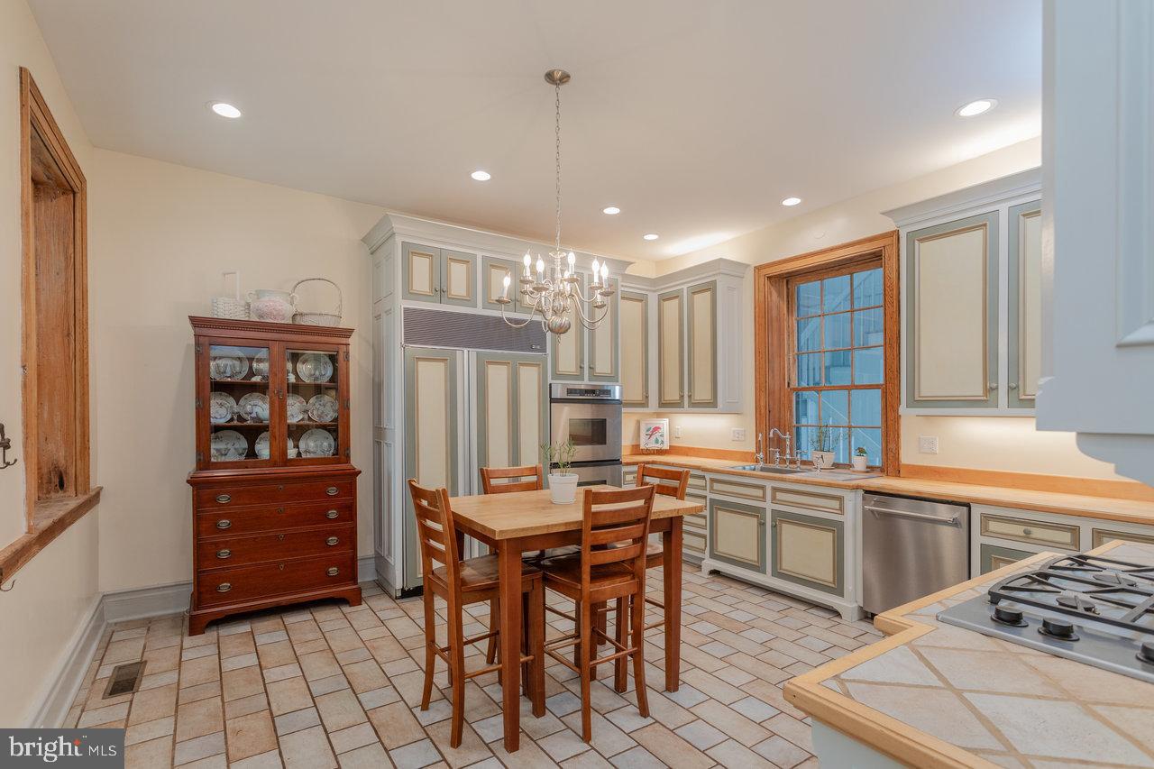 5375 LYNNWOOD RD, PORT REPUBLIC, Virginia 24471, 5 Bedrooms Bedrooms, ,3 BathroomsBathrooms,Residential,For sale,5375 LYNNWOOD RD,VARO2002356 MLS # VARO2002356