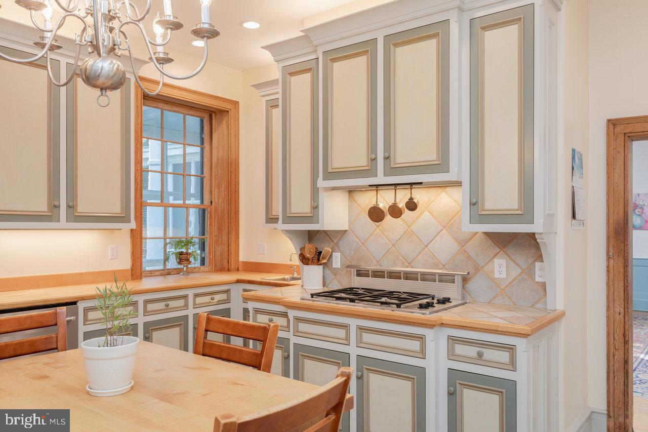 5375 LYNNWOOD RD, PORT REPUBLIC, Virginia 24471, 5 Bedrooms Bedrooms, ,3 BathroomsBathrooms,Residential,For sale,5375 LYNNWOOD RD,VARO2002356 MLS # VARO2002356