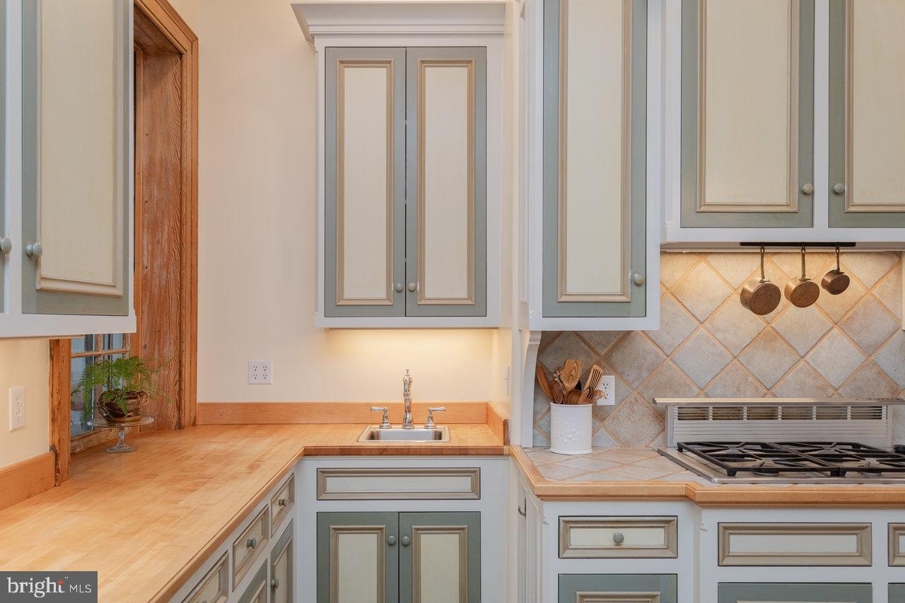 5375 LYNNWOOD RD, PORT REPUBLIC, Virginia 24471, 5 Bedrooms Bedrooms, ,3 BathroomsBathrooms,Residential,For sale,5375 LYNNWOOD RD,VARO2002356 MLS # VARO2002356