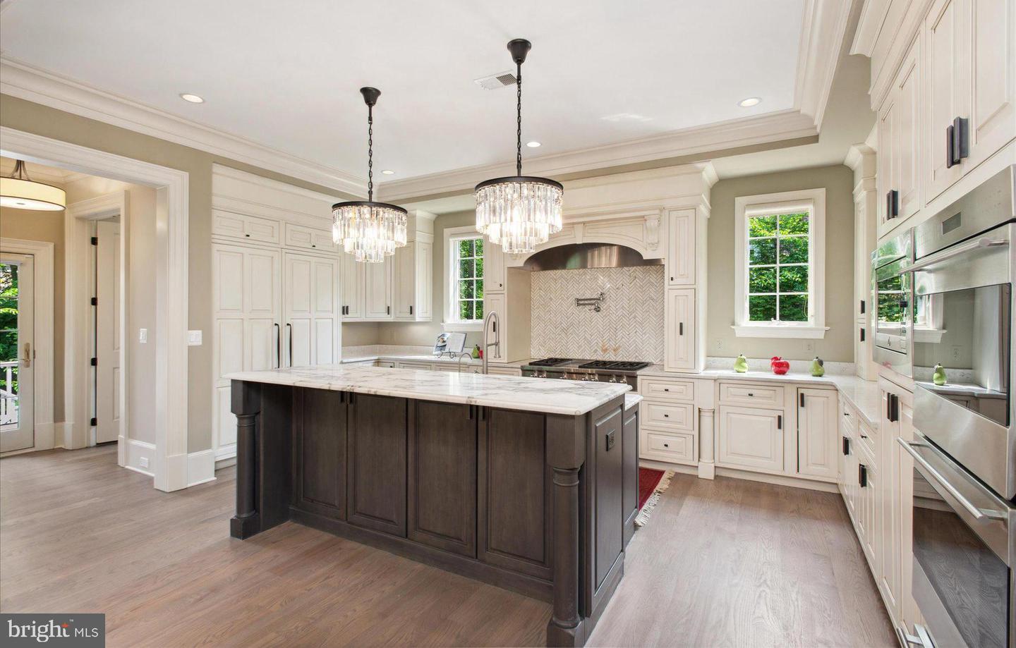 6804 BENJAMIN ST, MCLEAN, Virginia 22101, 6 Bedrooms Bedrooms, ,6 BathroomsBathrooms,Residential,For sale,6804 BENJAMIN ST,VAFX2246364 MLS # VAFX2246364