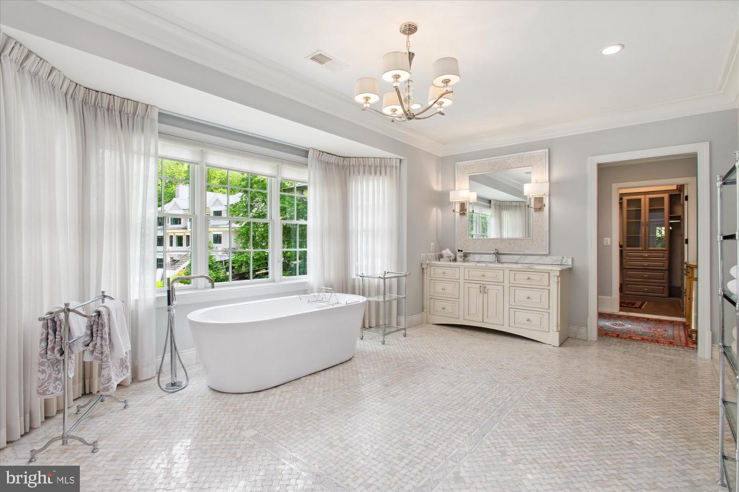 6804 BENJAMIN ST, MCLEAN, Virginia 22101, 6 Bedrooms Bedrooms, ,6 BathroomsBathrooms,Residential,For sale,6804 BENJAMIN ST,VAFX2246364 MLS # VAFX2246364