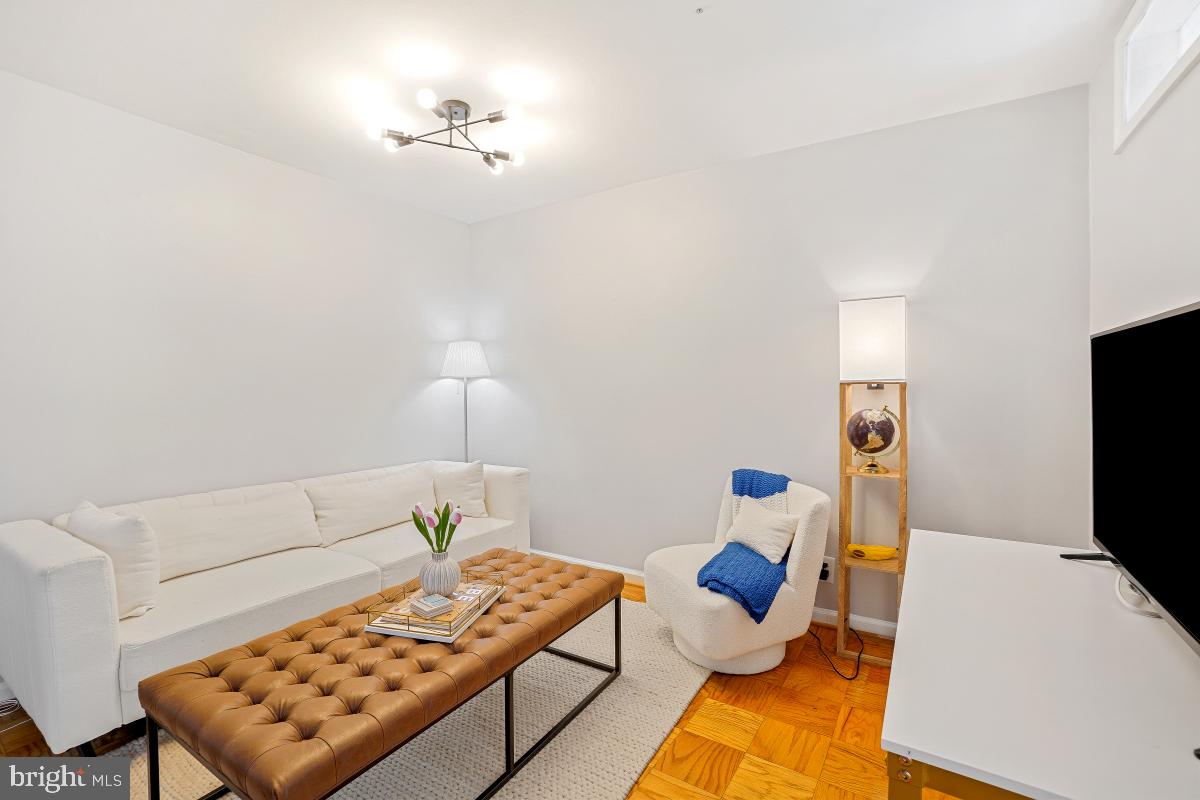 1545 18TH ST NW #215, WASHINGTON, District Of Columbia 20036, 2 Bedrooms Bedrooms, ,1 BathroomBathrooms,Residential,For sale,1545 18TH ST NW #215,DCDC2204712 MLS # DCDC2204712