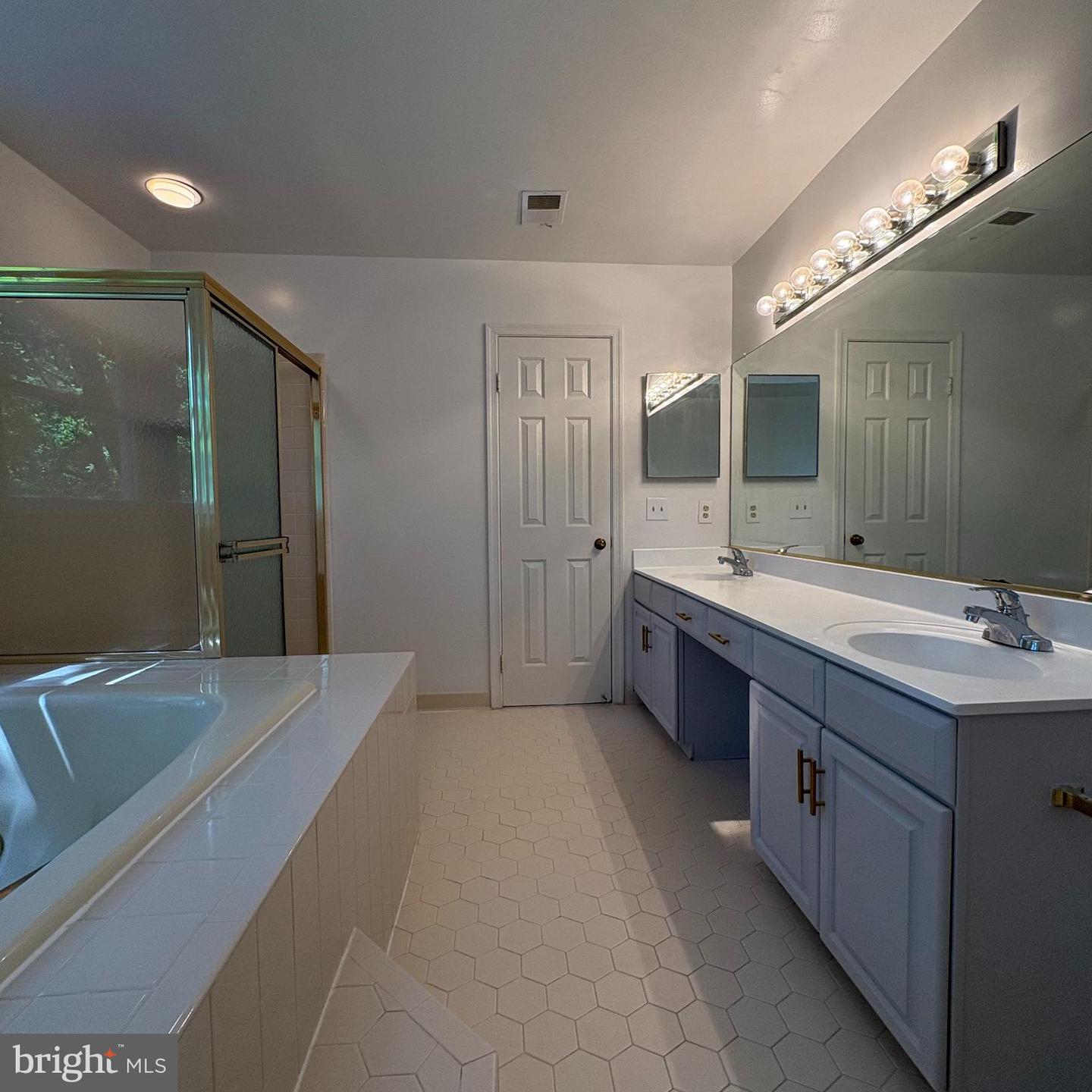 3502 HOLLY RD, ANNANDALE, Virginia 22003, 5 Bedrooms Bedrooms, ,2 BathroomsBathrooms,Residential,For sale,3502 HOLLY RD,VAFX2246692 MLS # VAFX2246692