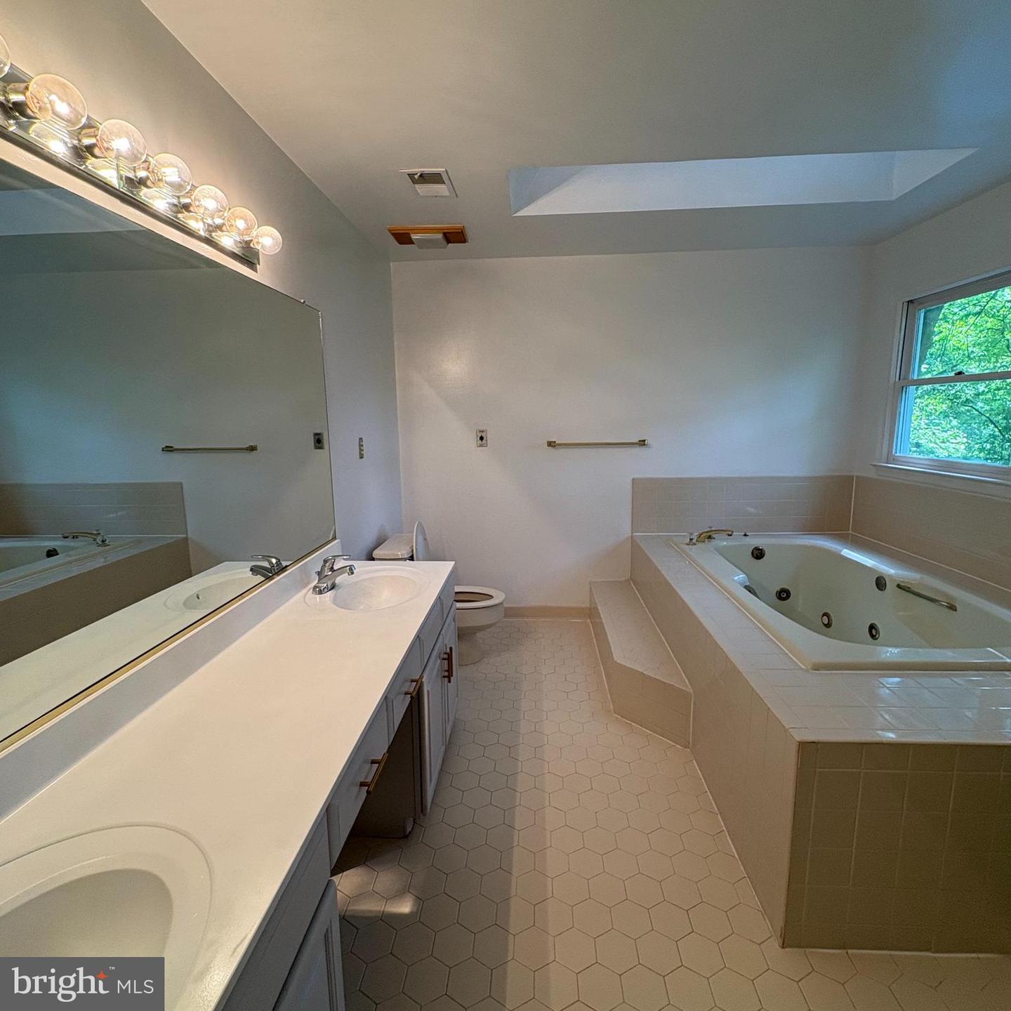 3502 HOLLY RD, ANNANDALE, Virginia 22003, 5 Bedrooms Bedrooms, ,2 BathroomsBathrooms,Residential,For sale,3502 HOLLY RD,VAFX2246692 MLS # VAFX2246692