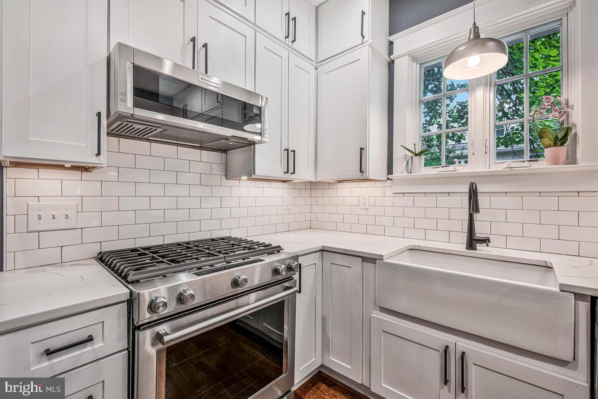 3419 30TH ST NW, WASHINGTON, District Of Columbia 20008, 2 Bedrooms Bedrooms, ,3 BathroomsBathrooms,Residential,For sale,3419 30TH ST NW,DCDC2205072 MLS # DCDC2205072