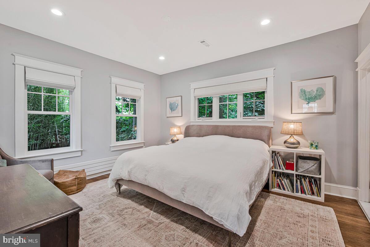 3419 30TH ST NW, WASHINGTON, District Of Columbia 20008, 2 Bedrooms Bedrooms, ,3 BathroomsBathrooms,Residential,For sale,3419 30TH ST NW,DCDC2205072 MLS # DCDC2205072