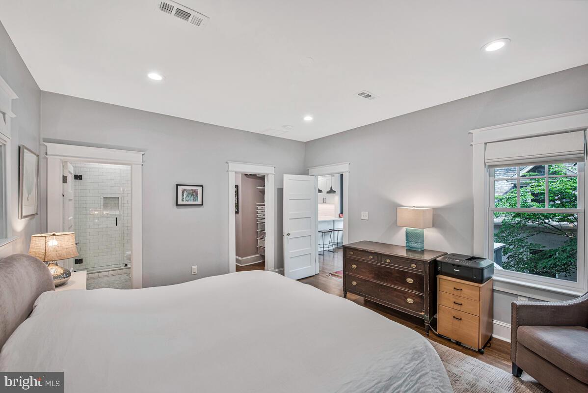 3419 30TH ST NW, WASHINGTON, District Of Columbia 20008, 2 Bedrooms Bedrooms, ,3 BathroomsBathrooms,Residential,For sale,3419 30TH ST NW,DCDC2205072 MLS # DCDC2205072
