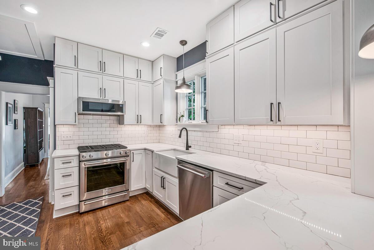 3419 30TH ST NW, WASHINGTON, District Of Columbia 20008, 2 Bedrooms Bedrooms, ,3 BathroomsBathrooms,Residential,For sale,3419 30TH ST NW,DCDC2205072 MLS # DCDC2205072