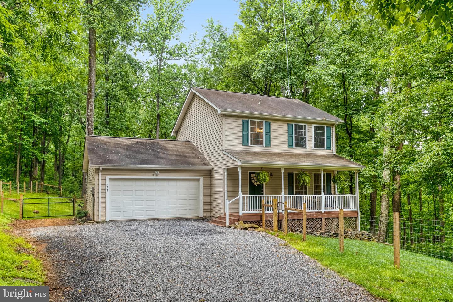 244 MARSDEN HEIGHTS RD, LINDEN, Virginia 22642, 4 Bedrooms Bedrooms, ,3 BathroomsBathrooms,Residential,For sale,244 MARSDEN HEIGHTS RD,VAWR2011424 MLS # VAWR2011424