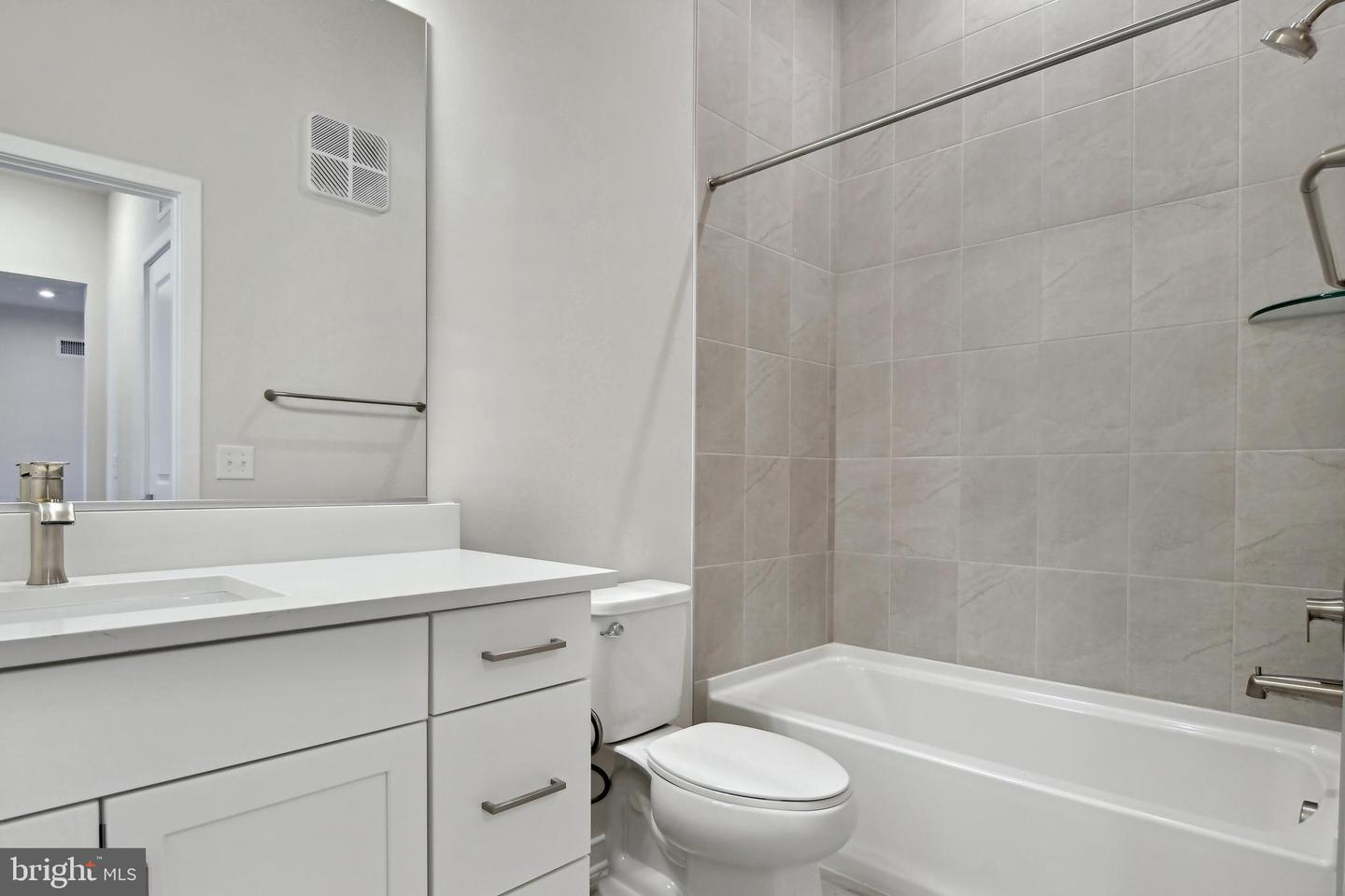 700 MOUNT AIRY TER NE #205, LEESBURG, Virginia 20176, 2 Bedrooms Bedrooms, ,2 BathroomsBathrooms,Residential,For sale,700 MOUNT AIRY TER NE #205,VALO2099428 MLS # VALO2099428