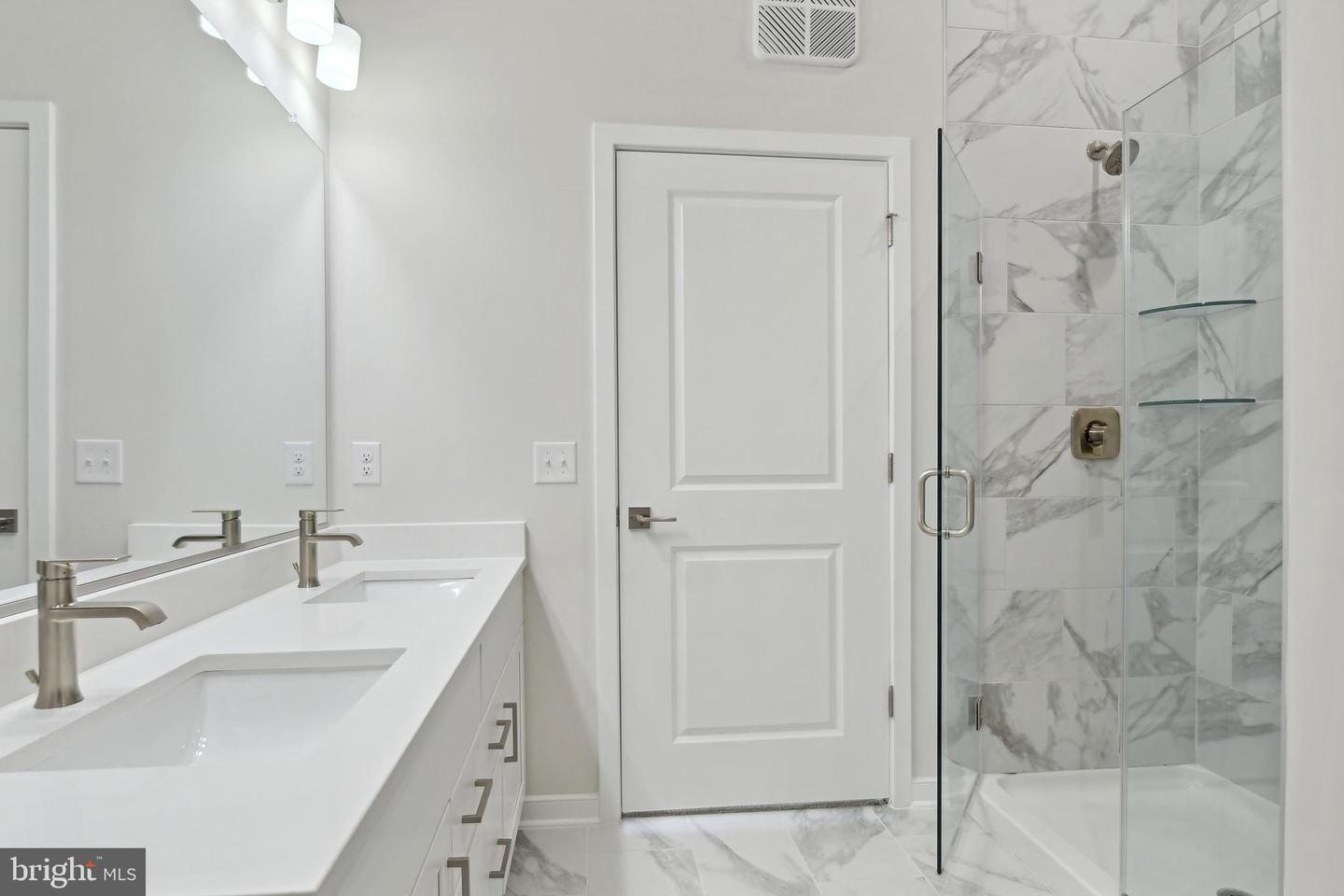 700 MOUNT AIRY TER NE #205, LEESBURG, Virginia 20176, 2 Bedrooms Bedrooms, ,2 BathroomsBathrooms,Residential,For sale,700 MOUNT AIRY TER NE #205,VALO2099428 MLS # VALO2099428