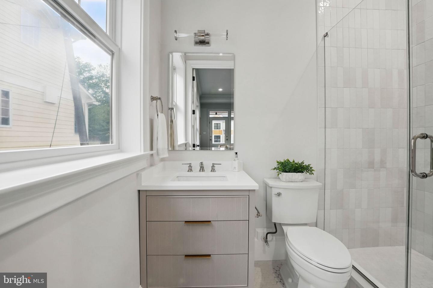 4705 25TH ST N, ARLINGTON, Virginia 22207, 7 Bedrooms Bedrooms, ,6 BathroomsBathrooms,Residential,For sale,4705 25TH ST N,VAAR2059122 MLS # VAAR2059122