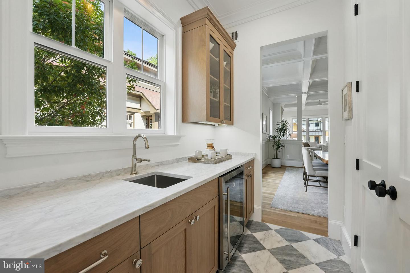 4705 25TH ST N, ARLINGTON, Virginia 22207, 7 Bedrooms Bedrooms, ,6 BathroomsBathrooms,Residential,For sale,4705 25TH ST N,VAAR2059122 MLS # VAAR2059122