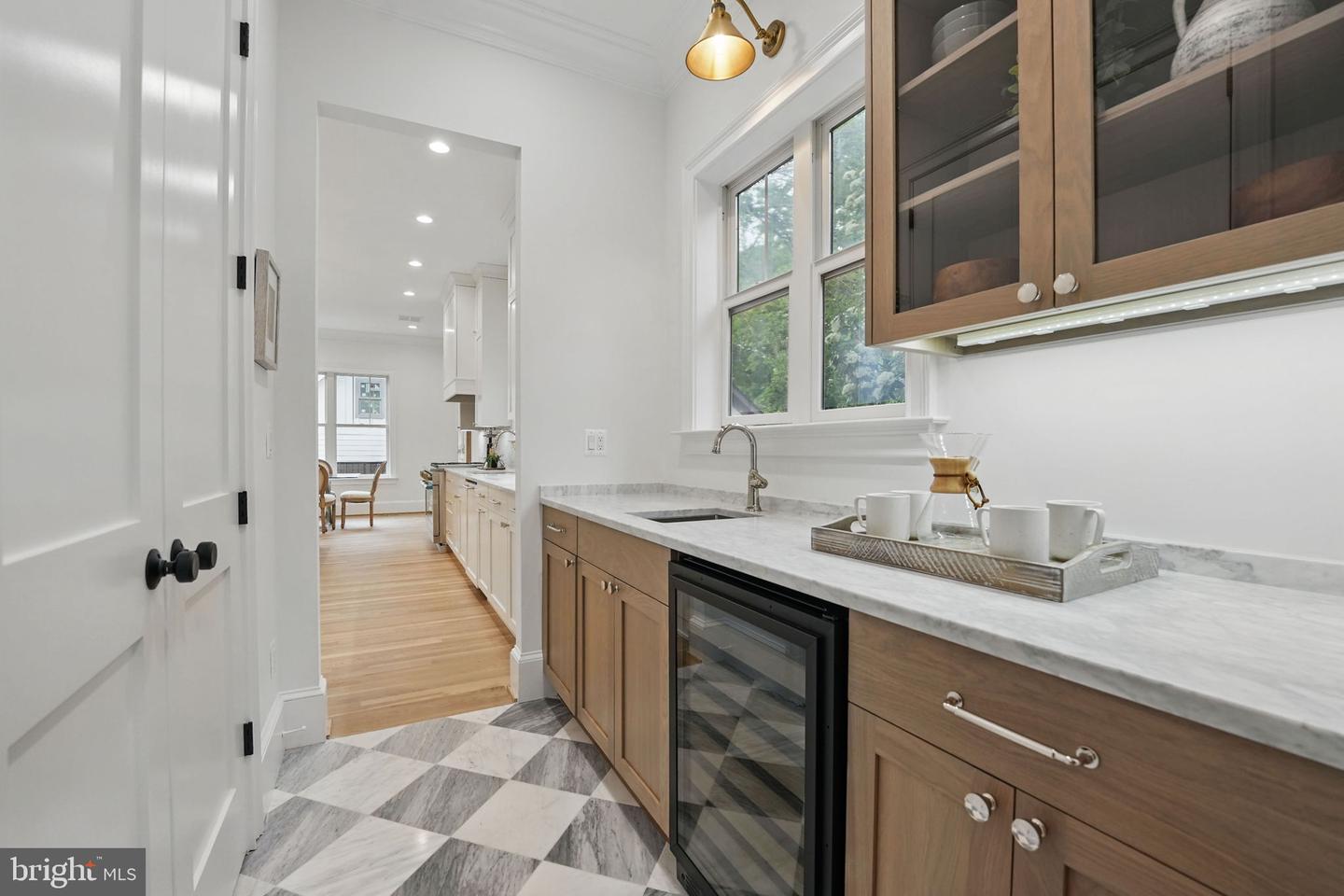 4705 25TH ST N, ARLINGTON, Virginia 22207, 7 Bedrooms Bedrooms, ,6 BathroomsBathrooms,Residential,For sale,4705 25TH ST N,VAAR2059122 MLS # VAAR2059122