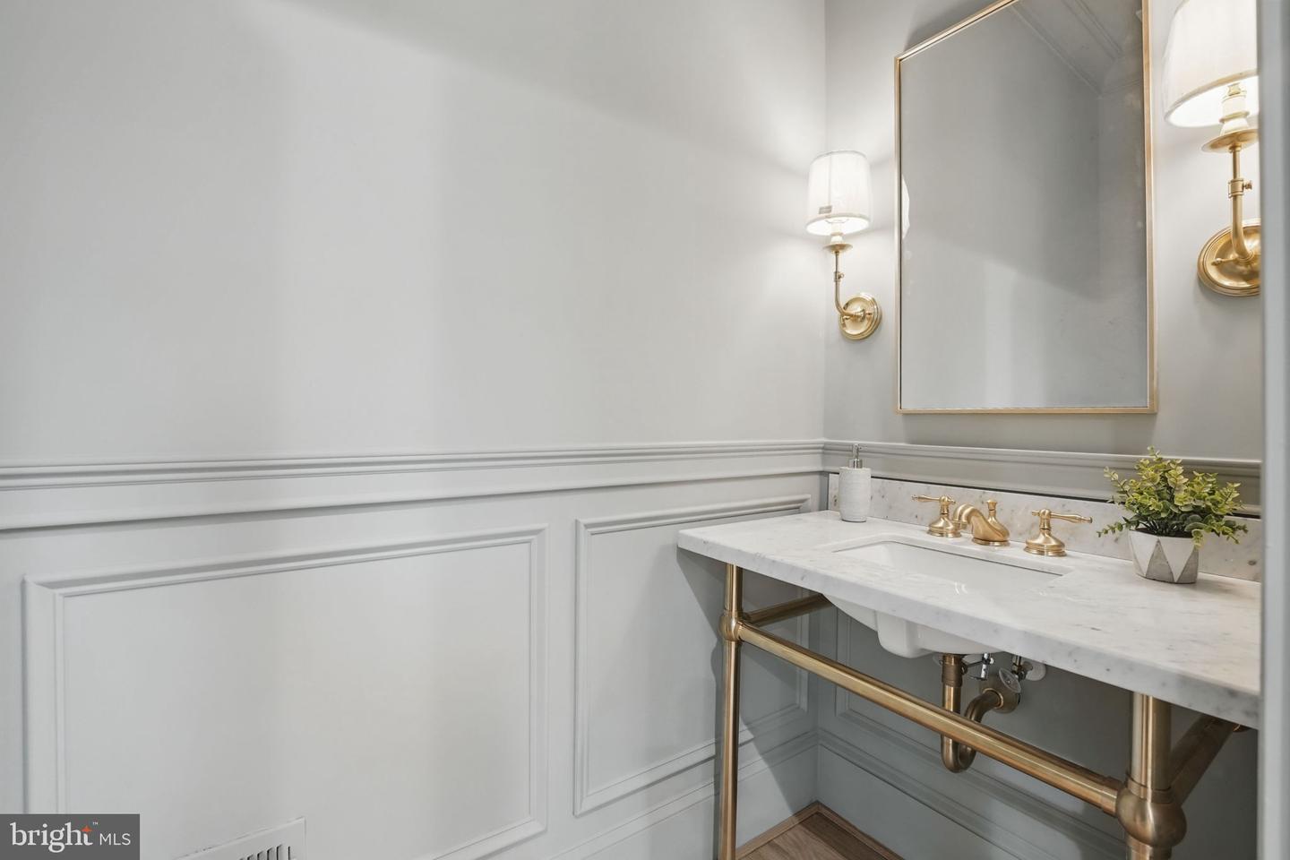 4705 25TH ST N, ARLINGTON, Virginia 22207, 7 Bedrooms Bedrooms, ,6 BathroomsBathrooms,Residential,For sale,4705 25TH ST N,VAAR2059122 MLS # VAAR2059122