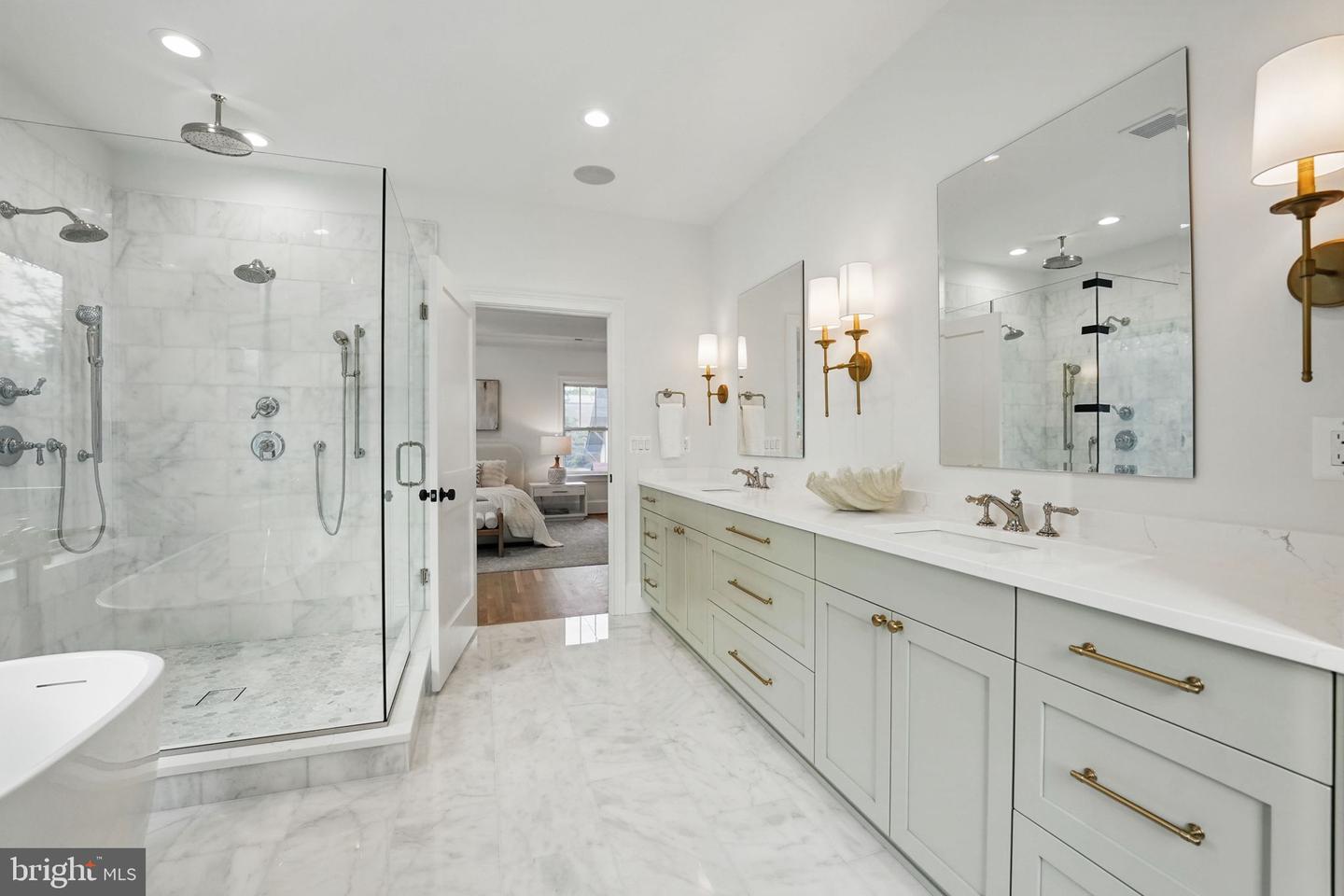 4705 25TH ST N, ARLINGTON, Virginia 22207, 7 Bedrooms Bedrooms, ,6 BathroomsBathrooms,Residential,For sale,4705 25TH ST N,VAAR2059122 MLS # VAAR2059122