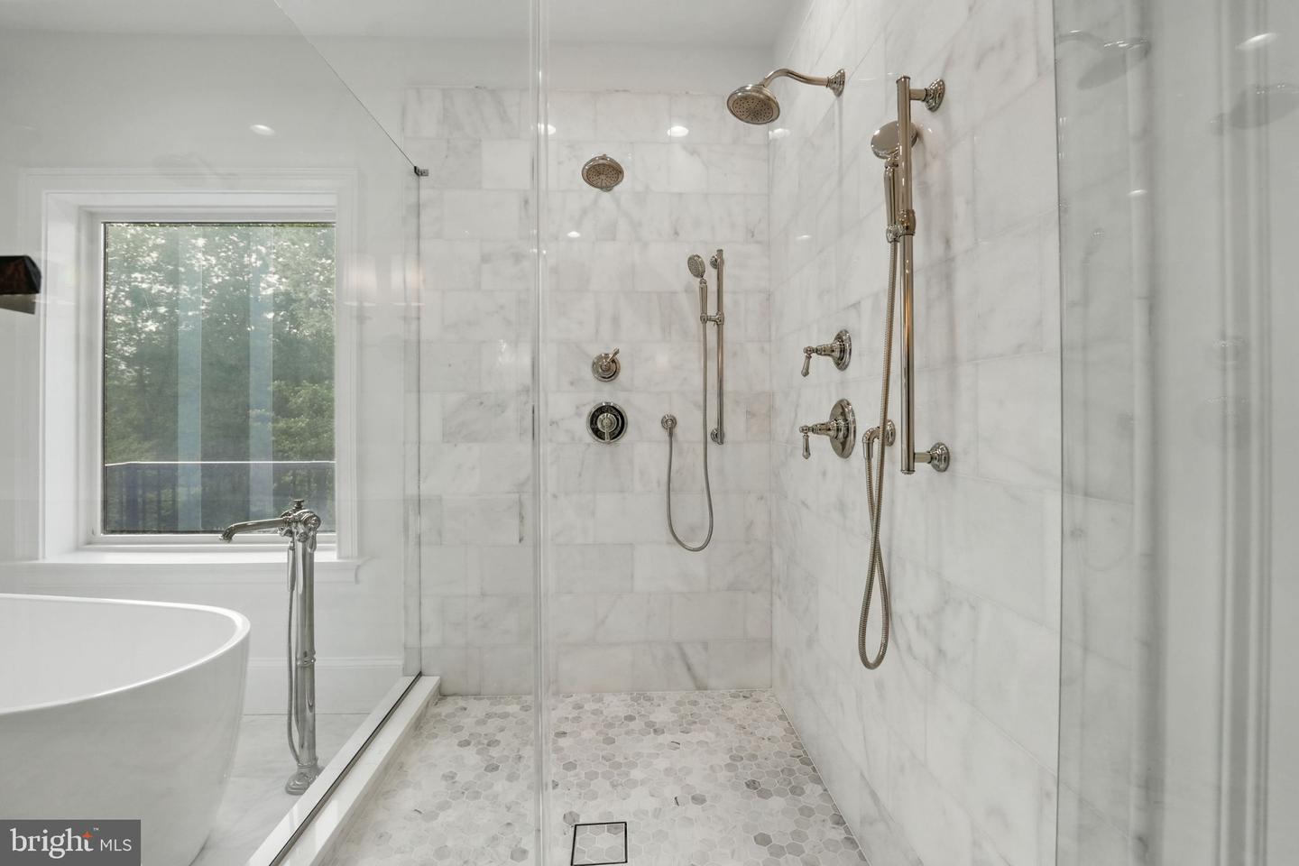 4705 25TH ST N, ARLINGTON, Virginia 22207, 7 Bedrooms Bedrooms, ,6 BathroomsBathrooms,Residential,For sale,4705 25TH ST N,VAAR2059122 MLS # VAAR2059122