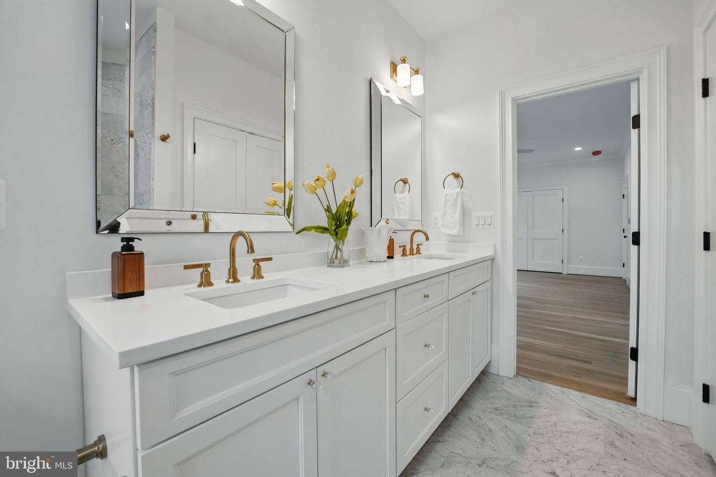 4705 25TH ST N, ARLINGTON, Virginia 22207, 7 Bedrooms Bedrooms, ,6 BathroomsBathrooms,Residential,For sale,4705 25TH ST N,VAAR2059122 MLS # VAAR2059122