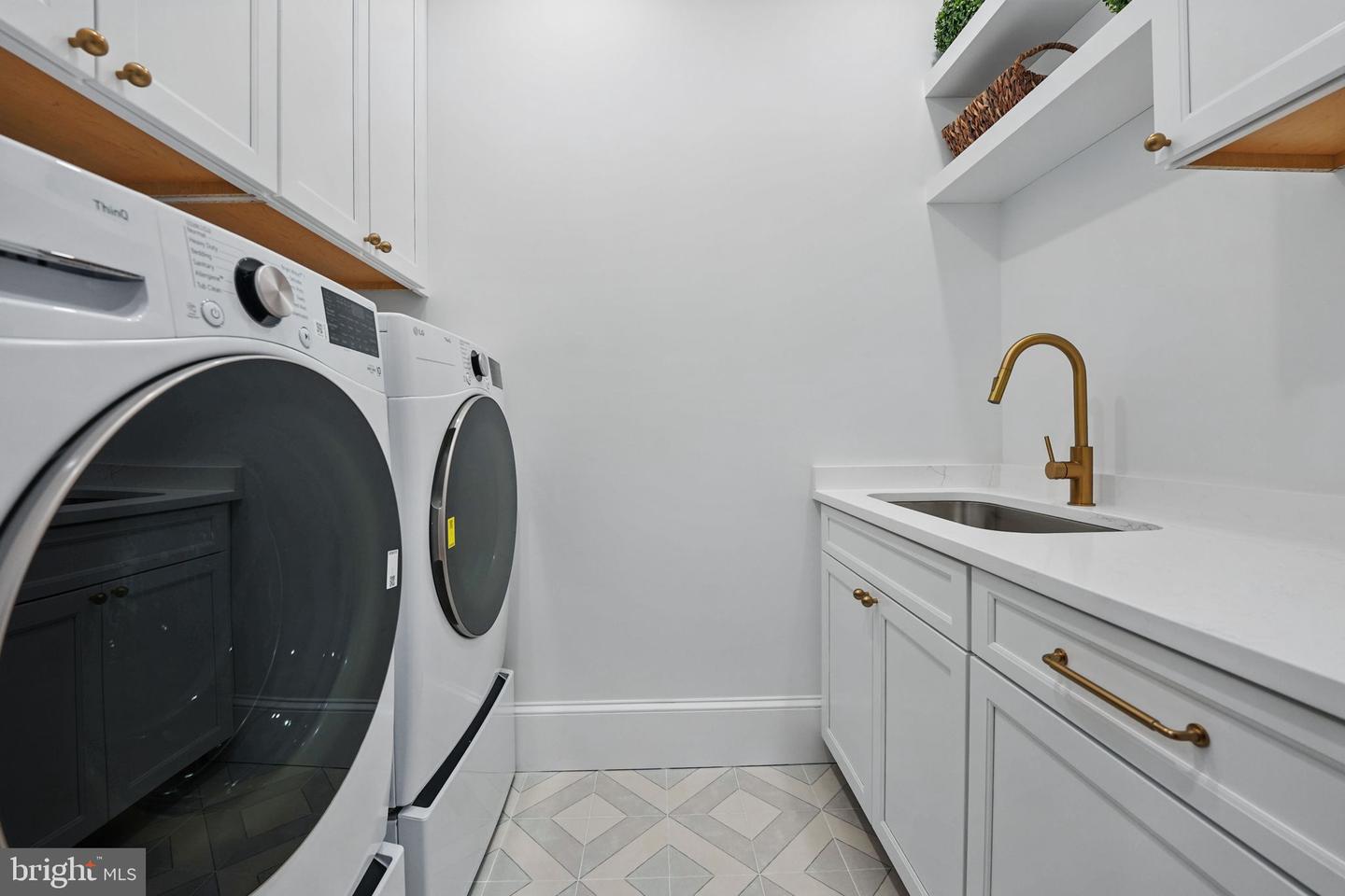 4705 25TH ST N, ARLINGTON, Virginia 22207, 7 Bedrooms Bedrooms, ,6 BathroomsBathrooms,Residential,For sale,4705 25TH ST N,VAAR2059122 MLS # VAAR2059122
