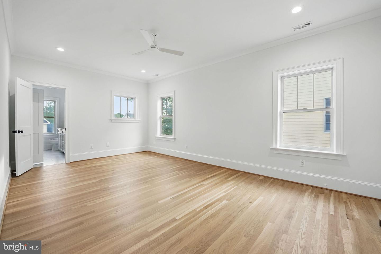 4705 25TH ST N, ARLINGTON, Virginia 22207, 7 Bedrooms Bedrooms, ,6 BathroomsBathrooms,Residential,For sale,4705 25TH ST N,VAAR2059122 MLS # VAAR2059122