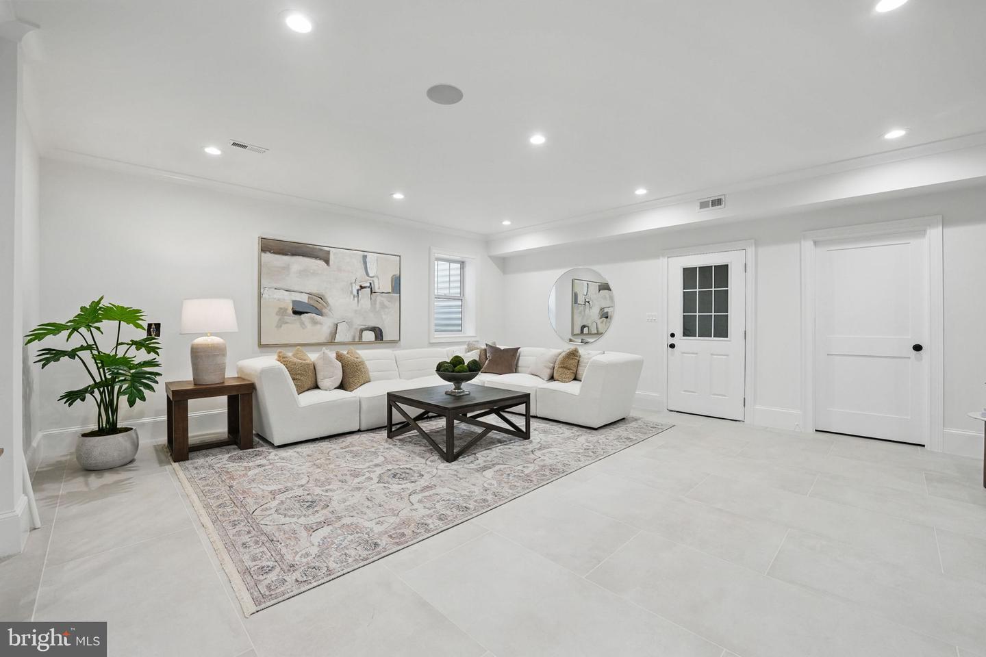 4705 25TH ST N, ARLINGTON, Virginia 22207, 7 Bedrooms Bedrooms, ,6 BathroomsBathrooms,Residential,For sale,4705 25TH ST N,VAAR2059122 MLS # VAAR2059122