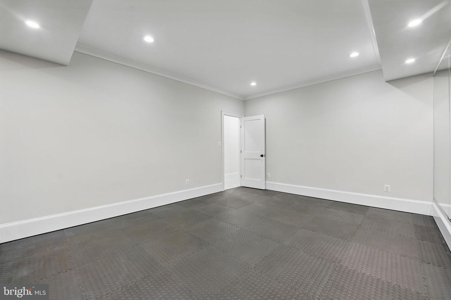 4705 25TH ST N, ARLINGTON, Virginia 22207, 7 Bedrooms Bedrooms, ,6 BathroomsBathrooms,Residential,For sale,4705 25TH ST N,VAAR2059122 MLS # VAAR2059122