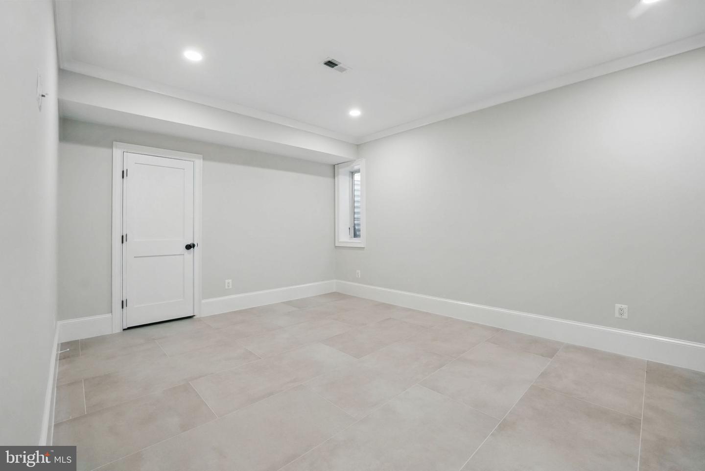 4705 25TH ST N, ARLINGTON, Virginia 22207, 7 Bedrooms Bedrooms, ,6 BathroomsBathrooms,Residential,For sale,4705 25TH ST N,VAAR2059122 MLS # VAAR2059122