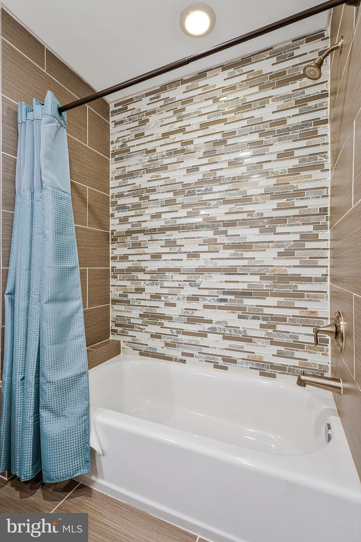 20605 CORNSTALK TER #101, ASHBURN, Virginia 20147, 2 Bedrooms Bedrooms, ,2 BathroomsBathrooms,Residential,For sale,20605 CORNSTALK TER #101,VALO2099204 MLS # VALO2099204