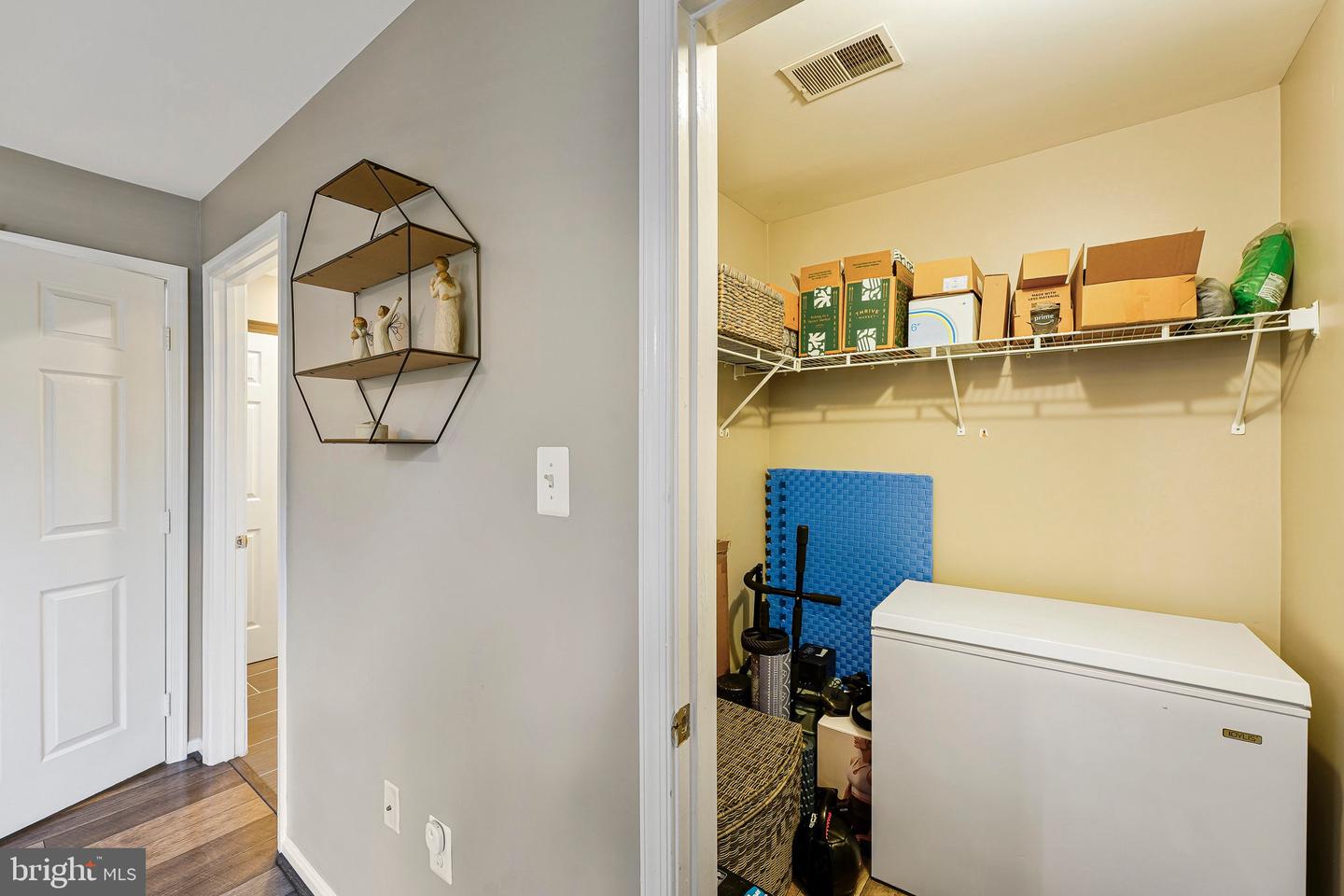 20605 CORNSTALK TER #101, ASHBURN, Virginia 20147, 2 Bedrooms Bedrooms, ,2 BathroomsBathrooms,Residential,For sale,20605 CORNSTALK TER #101,VALO2099204 MLS # VALO2099204