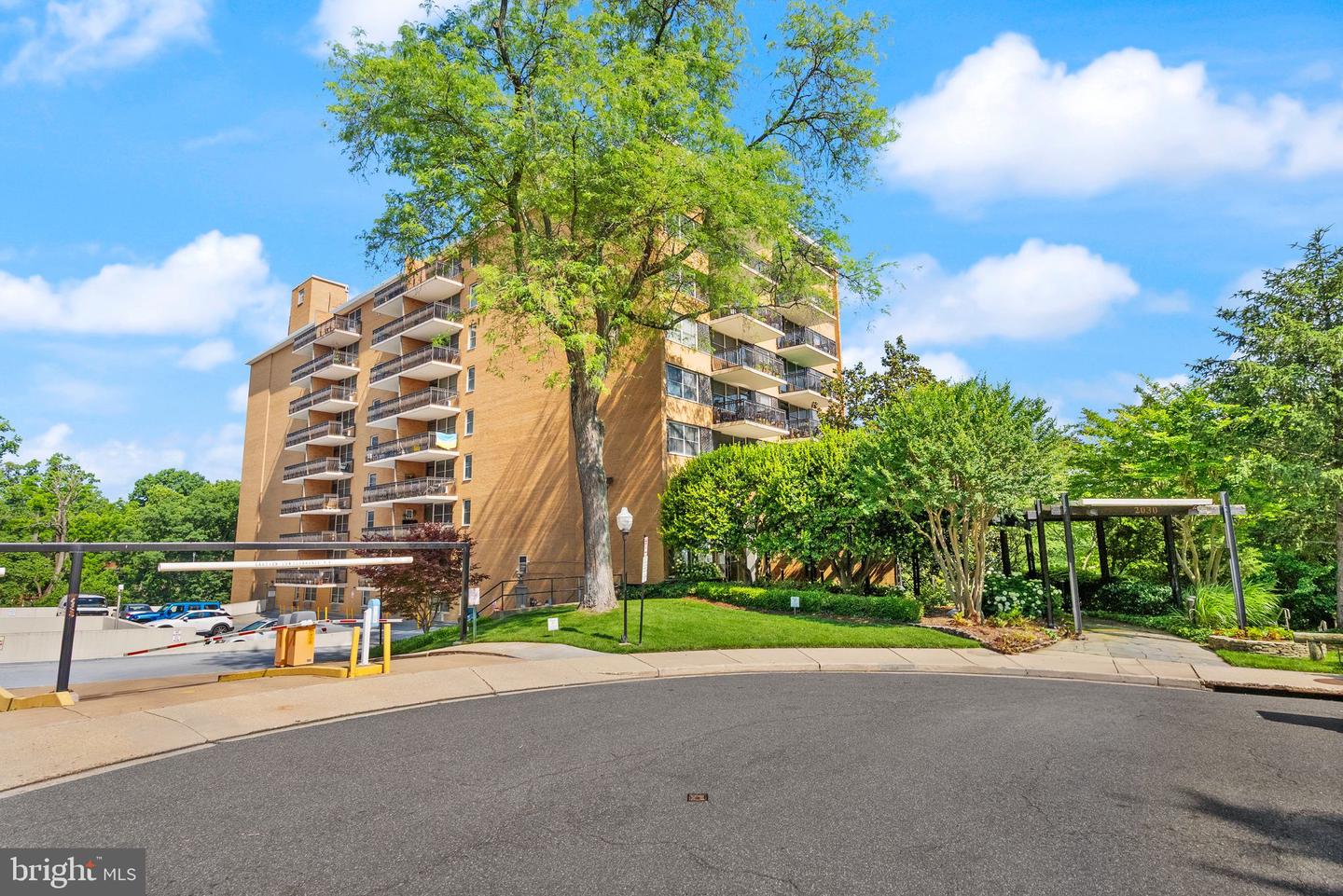 2030 N ADAMS ST #303, ARLINGTON, Virginia 22201, 2 Bedrooms Bedrooms, ,1 BathroomBathrooms,Residential,For sale,2030 N ADAMS ST #303,VAAR2059010 MLS # VAAR2059010