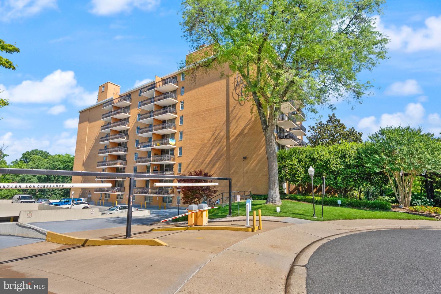 2030 N ADAMS ST #303, ARLINGTON, Virginia 22201, 2 Bedrooms Bedrooms, ,1 BathroomBathrooms,Residential,For sale,2030 N ADAMS ST #303,VAAR2059010 MLS # VAAR2059010