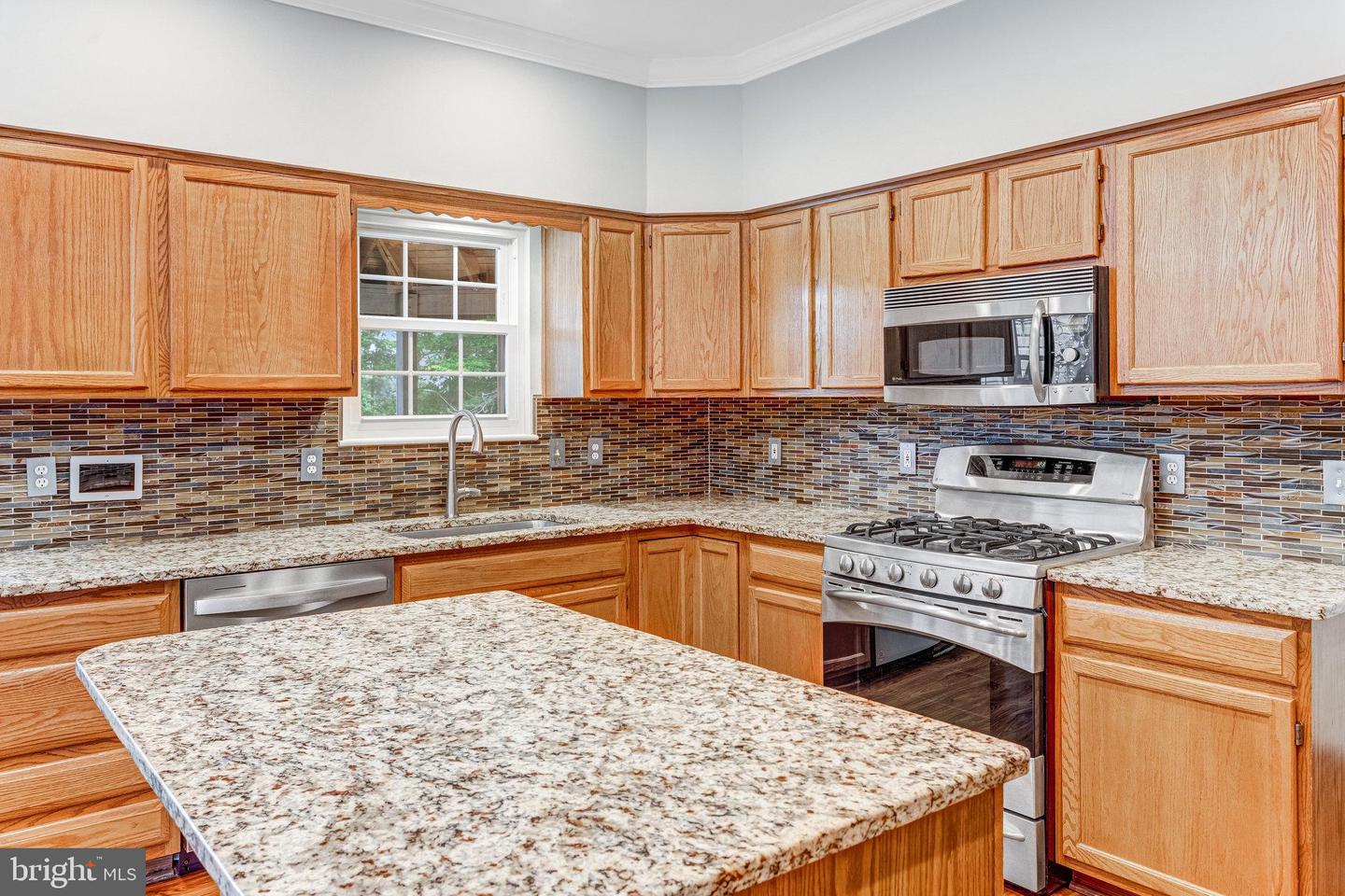 3652 KNOX CT, WOODBRIDGE, Virginia 22193, 4 Bedrooms Bedrooms, ,2 BathroomsBathrooms,Residential,For sale,3652 KNOX CT,VAPW2096766 MLS # VAPW2096766