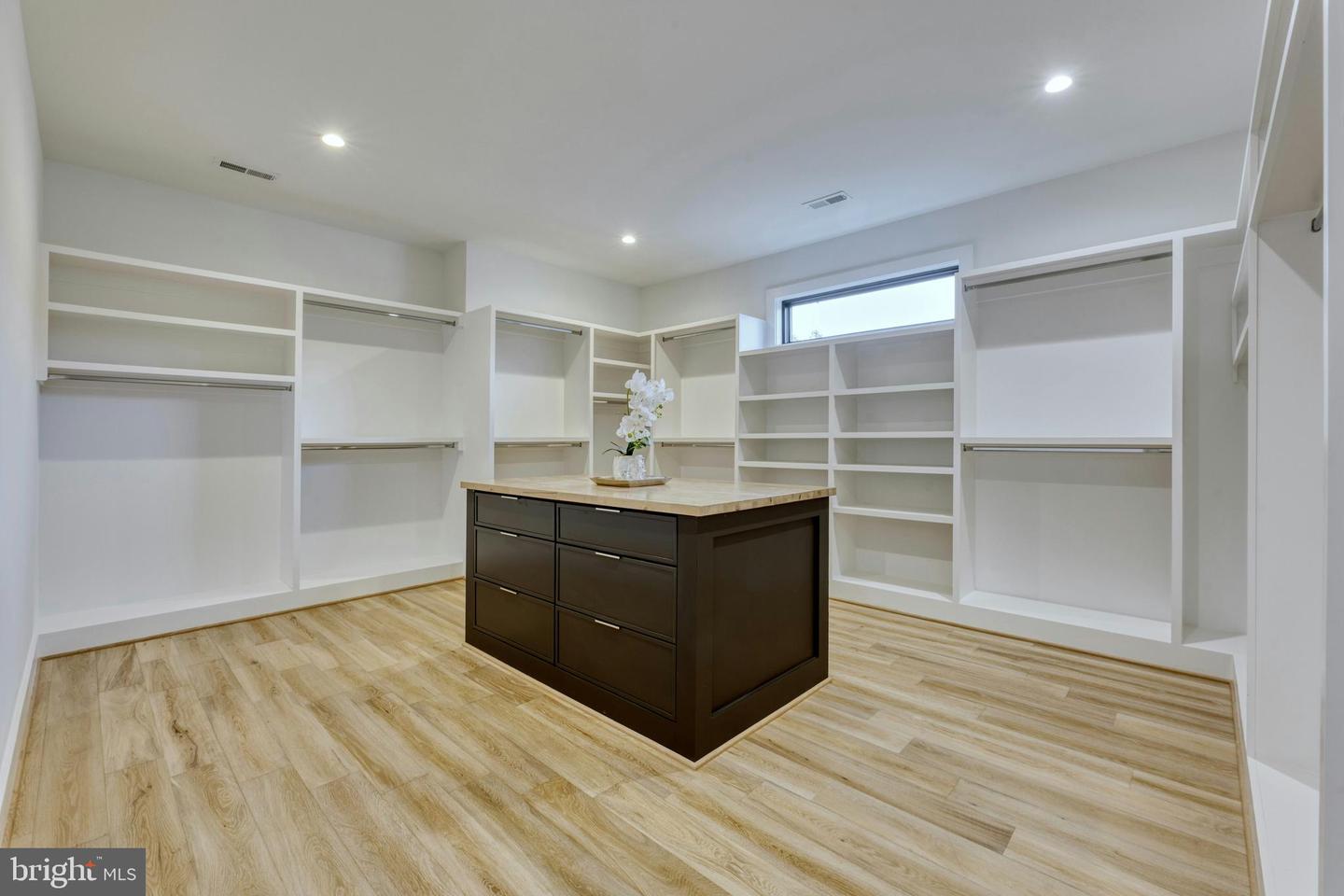 6400 26TH ST N, ARLINGTON, Virginia 22207, 6 Bedrooms Bedrooms, ,6 BathroomsBathrooms,Residential,For sale,6400 26TH ST N,VAAR2059100 MLS # VAAR2059100