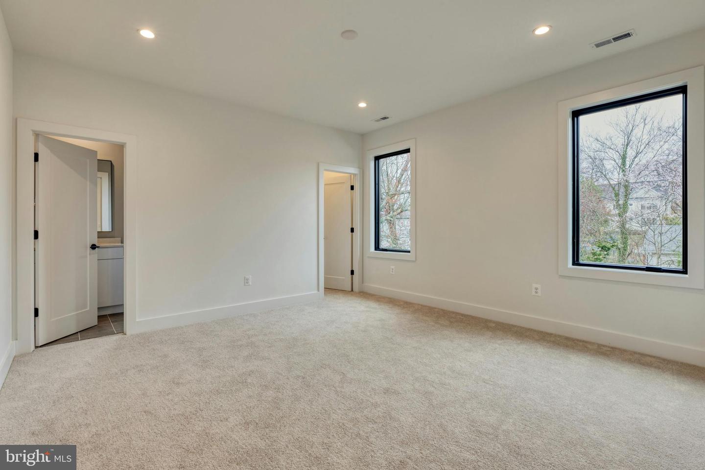 6400 26TH ST N, ARLINGTON, Virginia 22207, 6 Bedrooms Bedrooms, ,6 BathroomsBathrooms,Residential,For sale,6400 26TH ST N,VAAR2059100 MLS # VAAR2059100