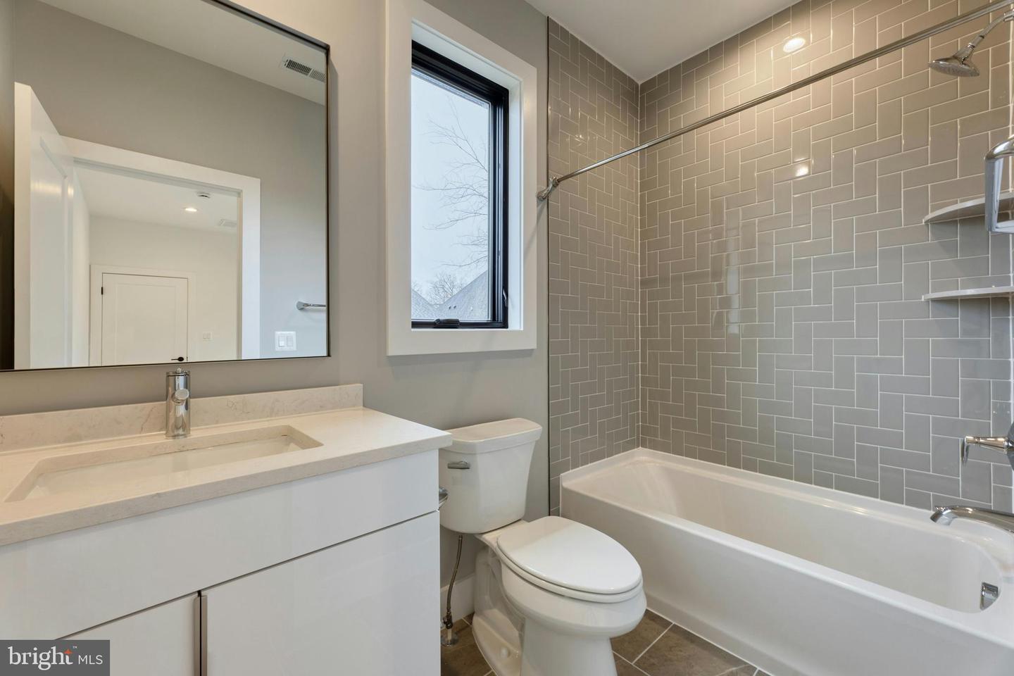 6400 26TH ST N, ARLINGTON, Virginia 22207, 6 Bedrooms Bedrooms, ,6 BathroomsBathrooms,Residential,For sale,6400 26TH ST N,VAAR2059100 MLS # VAAR2059100