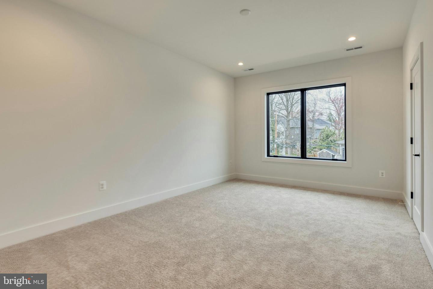 6400 26TH ST N, ARLINGTON, Virginia 22207, 6 Bedrooms Bedrooms, ,6 BathroomsBathrooms,Residential,For sale,6400 26TH ST N,VAAR2059100 MLS # VAAR2059100