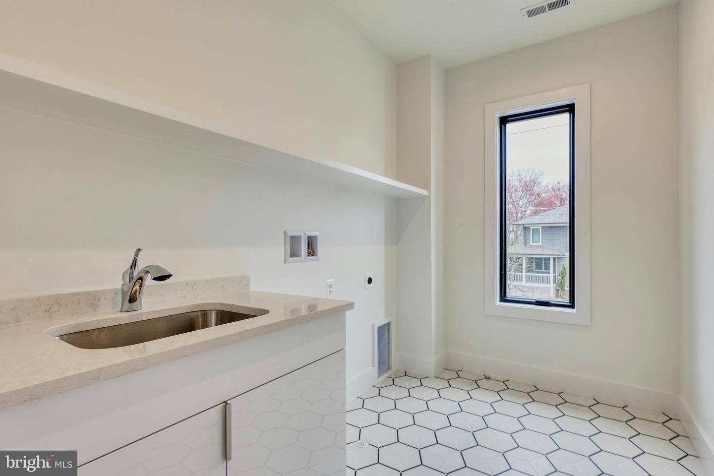 6400 26TH ST N, ARLINGTON, Virginia 22207, 6 Bedrooms Bedrooms, ,6 BathroomsBathrooms,Residential,For sale,6400 26TH ST N,VAAR2059100 MLS # VAAR2059100