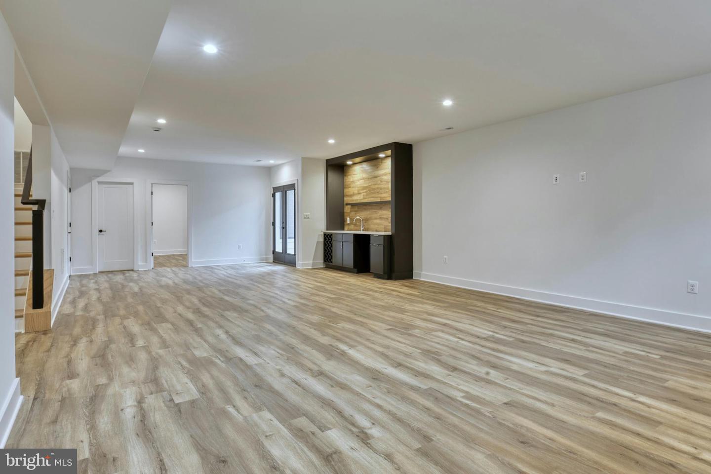 6400 26TH ST N, ARLINGTON, Virginia 22207, 6 Bedrooms Bedrooms, ,6 BathroomsBathrooms,Residential,For sale,6400 26TH ST N,VAAR2059100 MLS # VAAR2059100