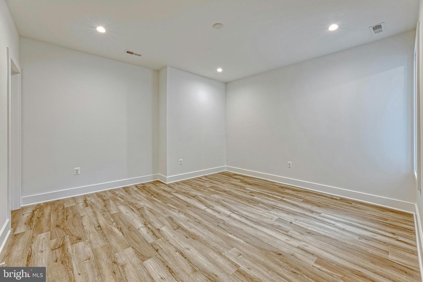 6400 26TH ST N, ARLINGTON, Virginia 22207, 6 Bedrooms Bedrooms, ,6 BathroomsBathrooms,Residential,For sale,6400 26TH ST N,VAAR2059100 MLS # VAAR2059100