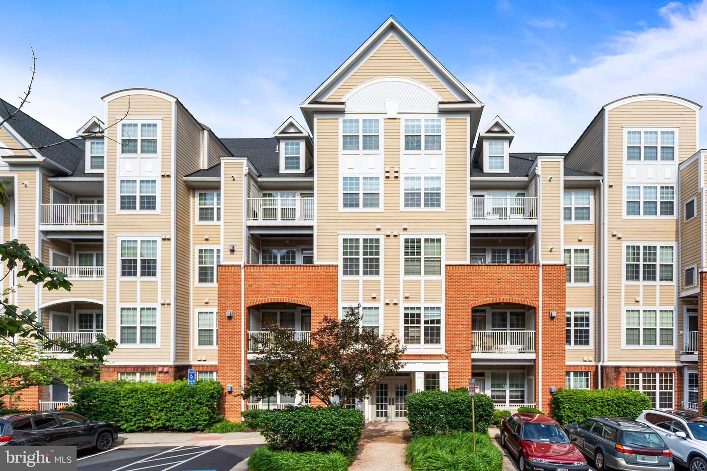 2711 BELLFOREST CT #405, VIENNA, Virginia 22180, 3 Bedrooms Bedrooms, ,2 BathroomsBathrooms,Residential,For sale,2711 BELLFOREST CT #405,VAFX2247020 MLS # VAFX2247020