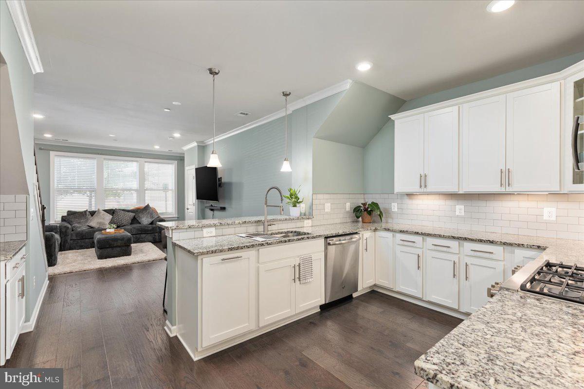 20760 WOOD QUAY DR, STERLING, Virginia 20166, 3 Bedrooms Bedrooms, ,2 BathroomsBathrooms,Residential,For sale,20760 WOOD QUAY DR,VALO2099412 MLS # VALO2099412