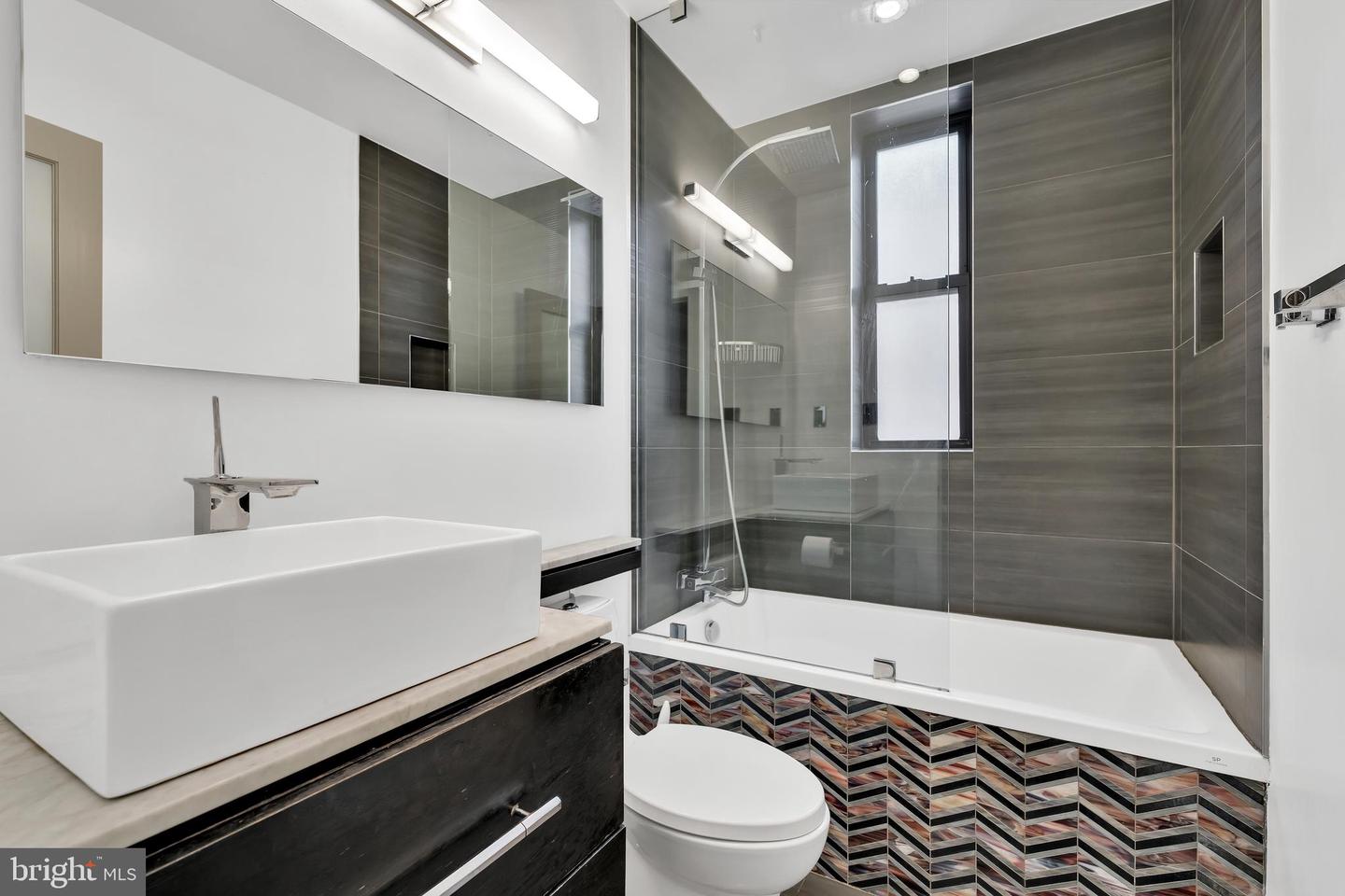 149 R ST NE #6, WASHINGTON, District Of Columbia 20002, 2 Bedrooms Bedrooms, ,1 BathroomBathrooms,Residential,For sale,149 R ST NE #6,DCDC2168350 MLS # DCDC2168350